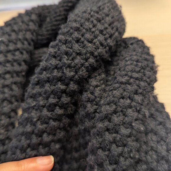 Classic Black Wrap Around Scarf - Picture 4 of 4